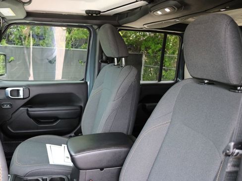 Used 2024 Jeep Wrangler Unlimited w/ Convenience Group image 11