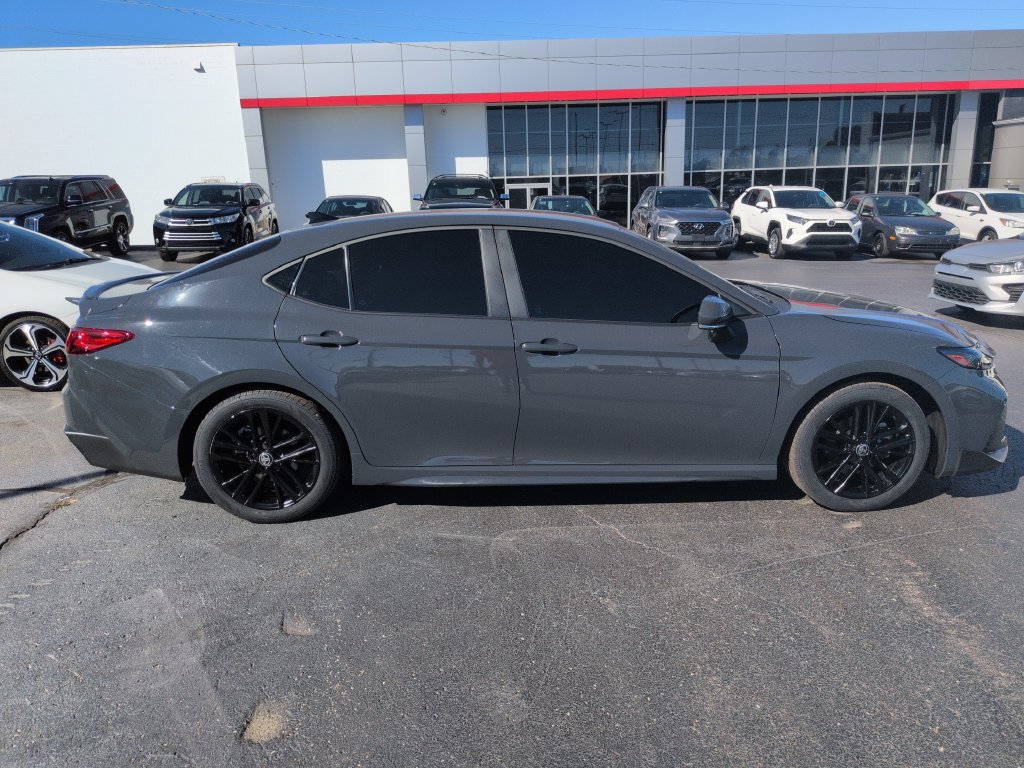 Used 2025 Toyota Camry SE FWD image 6