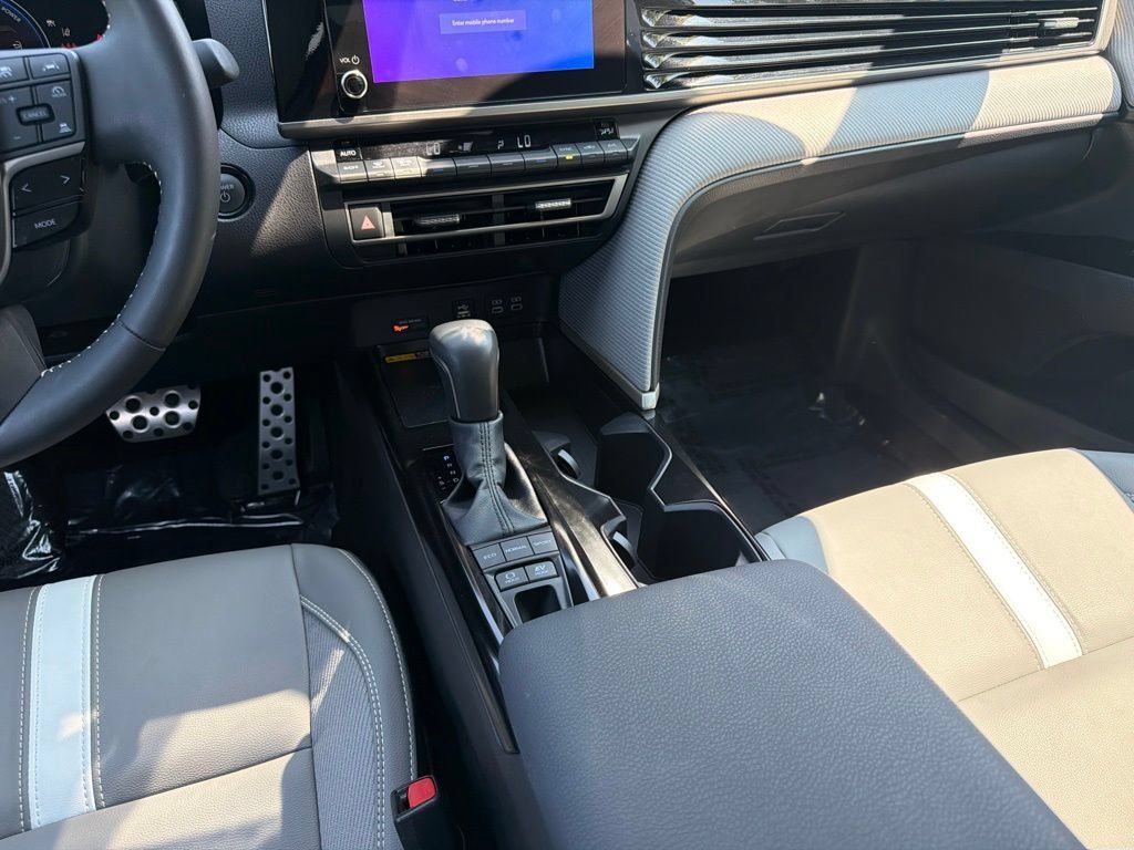 Used 2025 Toyota Camry SE w/ Convenience Package FWD image 15