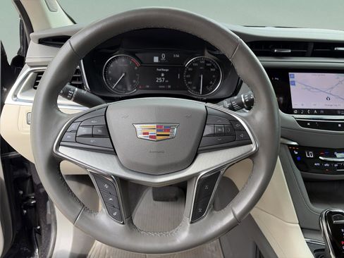 Used 2021 Cadillac XT5 Premium Luxury image 9