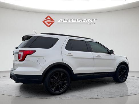 Used 2019 Ford Explorer XLT w/ Equipment Group 202A AWD/4WD image 12