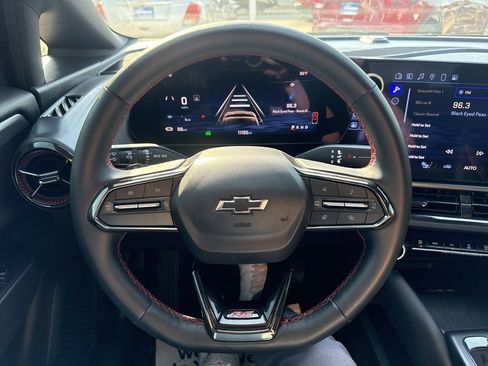 Used 2025 Chevrolet Equinox EV RS image 23