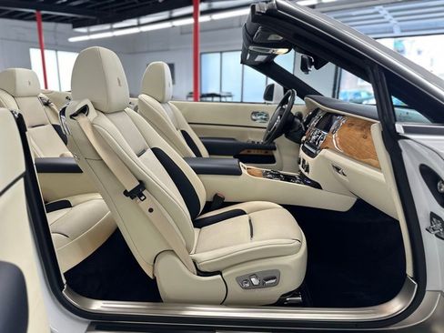 Used 2020 Rolls-Royce Dawn image 21