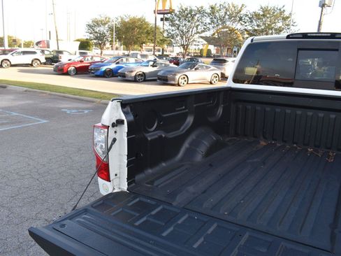 Used 2021 Nissan Titan SV w/ SV Convenience Package AWD/4WD image 12