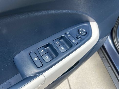 Used 2021 Hyundai Venue w/ Cargo Package FWD image 12
