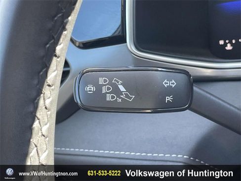 Certified 2025 Volkswagen Taos SE w/ Taos Adventure Package (SXB) image 19