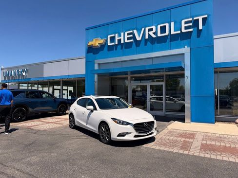 Used 2018 MAZDA MAZDA3 Touring FWD image 1