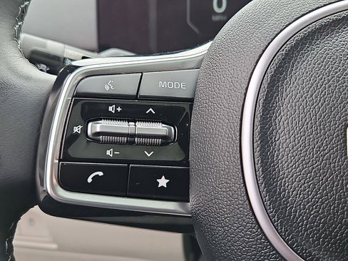 Used 2025 Kia Sorento SX Prestige image 9