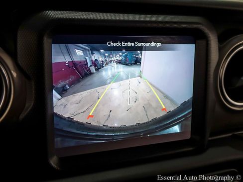 Used 2020 Jeep Wrangler Unlimited Sahara w/ Uconnect 4C Nav & Sound Group AWD/4WD image 21