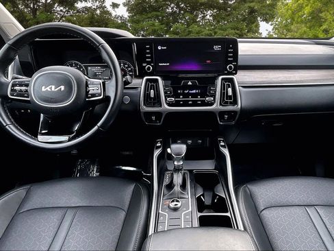 Used 2022 Kia Sorento S w/ Panoramic Sunroof Package image 7
