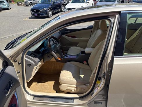 Used 2012 Lexus ES 350 4dr Sdn image 16