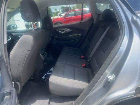 Used 2023 GMC Terrain SLE w/ Driver Convenience Package FWD image 4
