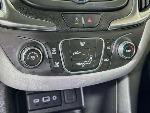 Used 2024 Chevrolet Equinox LS w/ LS Convenience Package FWD image 14