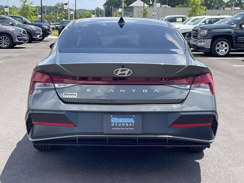 Used 2025 Hyundai Elantra SEL FWD image 3