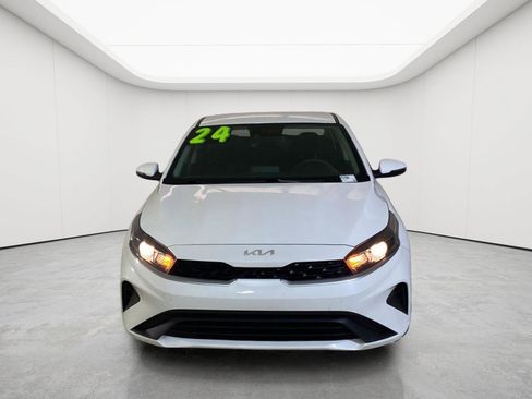 Used 2024 Kia Forte LXS w/ LXS Technology Package FWD image 2