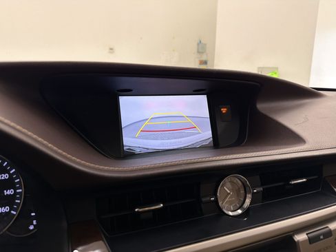 Used 2016 Lexus ES 350 w/ Premium Package w/Wood Trim FWD image 23