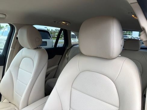 Used 2022 Mercedes-Benz GLC 300 4MATIC image 26