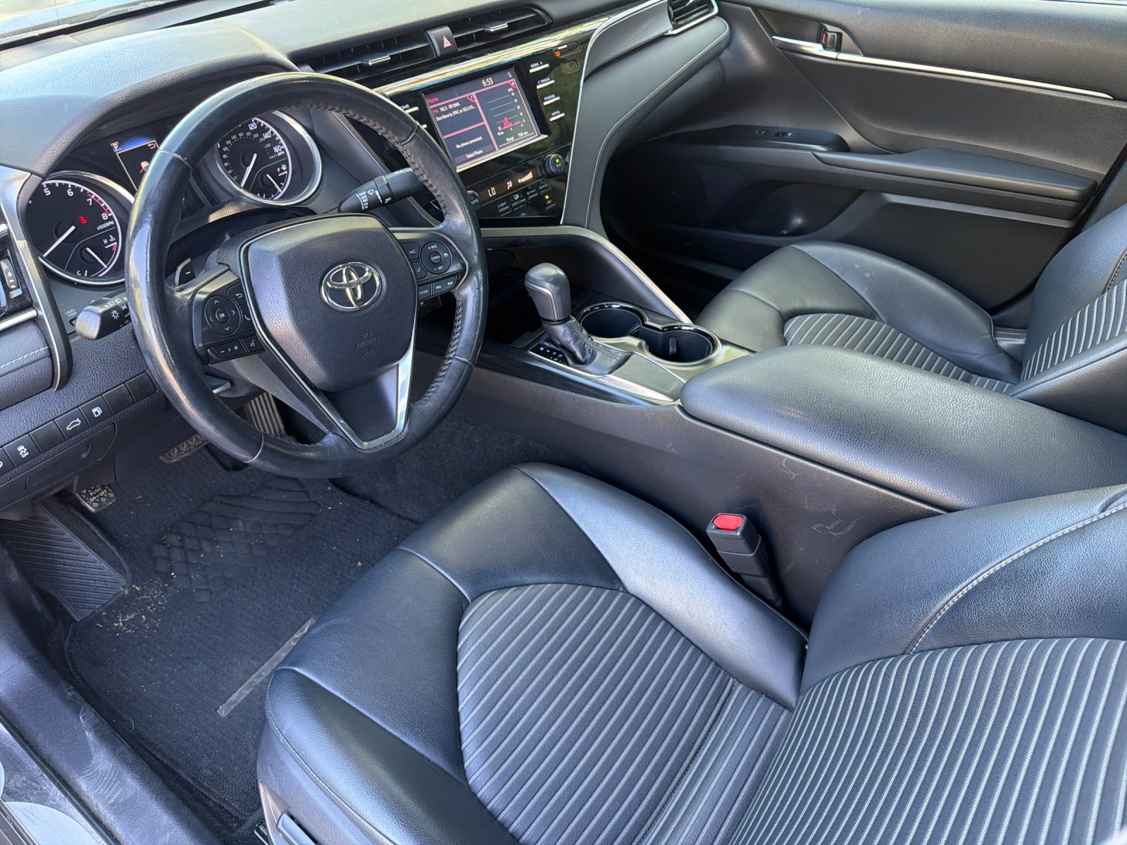 Used 2018 Toyota Camry SE w/ Moonroof Package FWD image 8