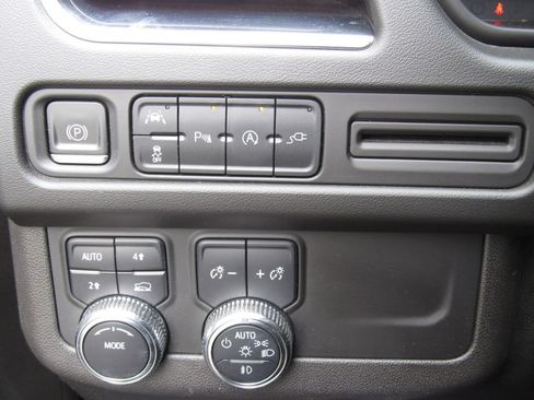 Used 2022 GMC Yukon SLE AWD/4WD image 34
