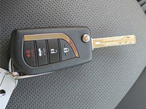 Used 2025 Toyota Corolla LE image 33