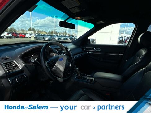 Used 2017 Ford Explorer Limited image 2