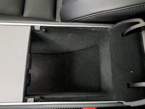 Used 2024 Tesla Model Y 2WD image 71