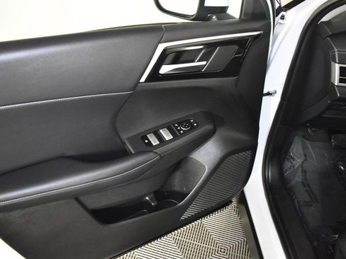 Used 2024 Mitsubishi Outlander SE image 35