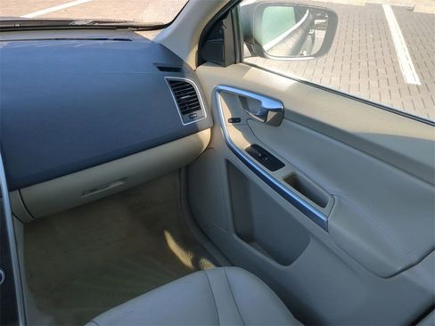 Used 2015 Volvo XC60 T5 Premier w/ Proximity Package image 18
