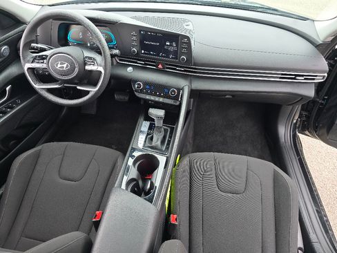 Used 2025 Hyundai Elantra Hybrid FWD image 16