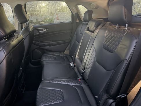 Used 2024 Ford Edge Titanium image 7