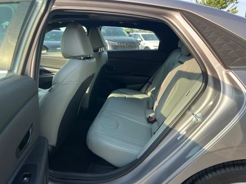 Used 2025 Hyundai Elantra Limited FWD image 16