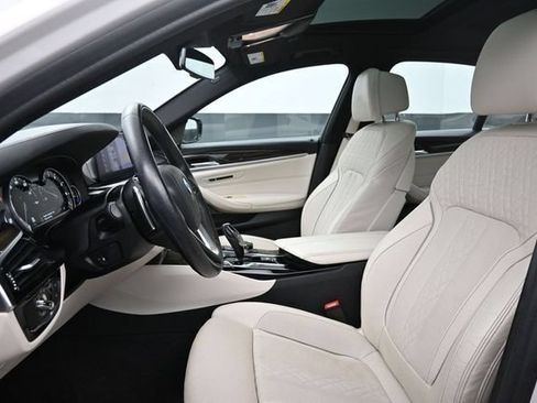 Used 2019 BMW 530i w/ Premium Package RWD image 14