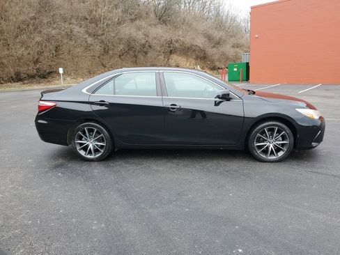 Used 2017 Toyota Camry XSE image 3