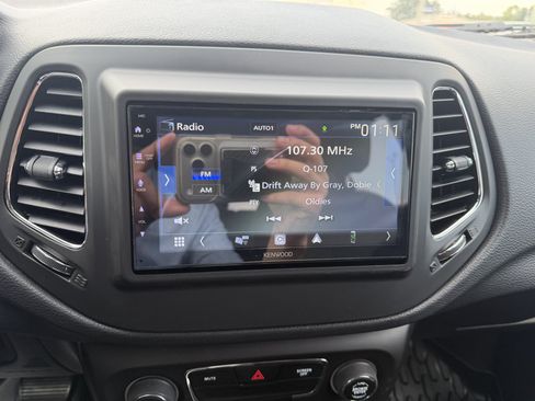 Used 2019 Jeep Compass Latitude FWD image 19