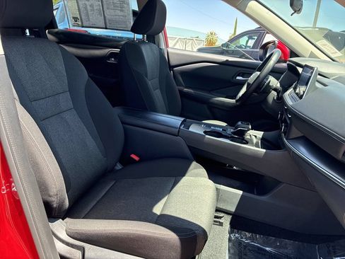 Used 2025 Nissan Rogue SV FWD image 12