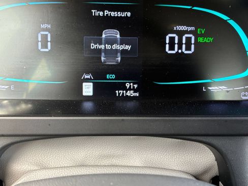 Used 2026 Hyundai Elantra Hybrid FWD image 35