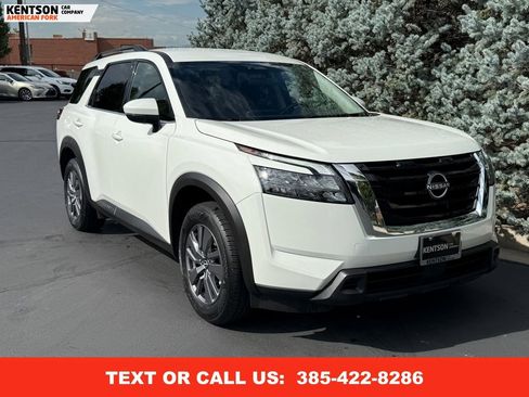 Used 2025 Nissan Pathfinder SV image 13