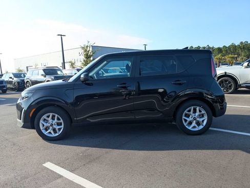 Used 2025 Kia Soul LX w/ LX Technology Package FWD image 6