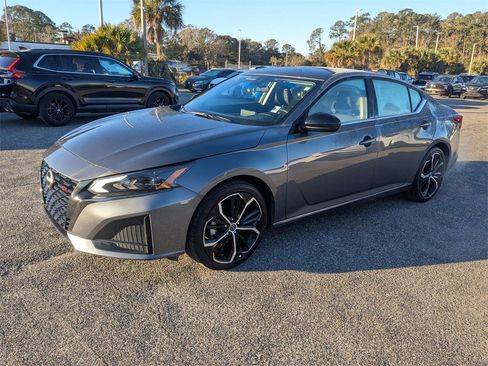 Used 2025 Nissan Altima 2.5 SR image 8