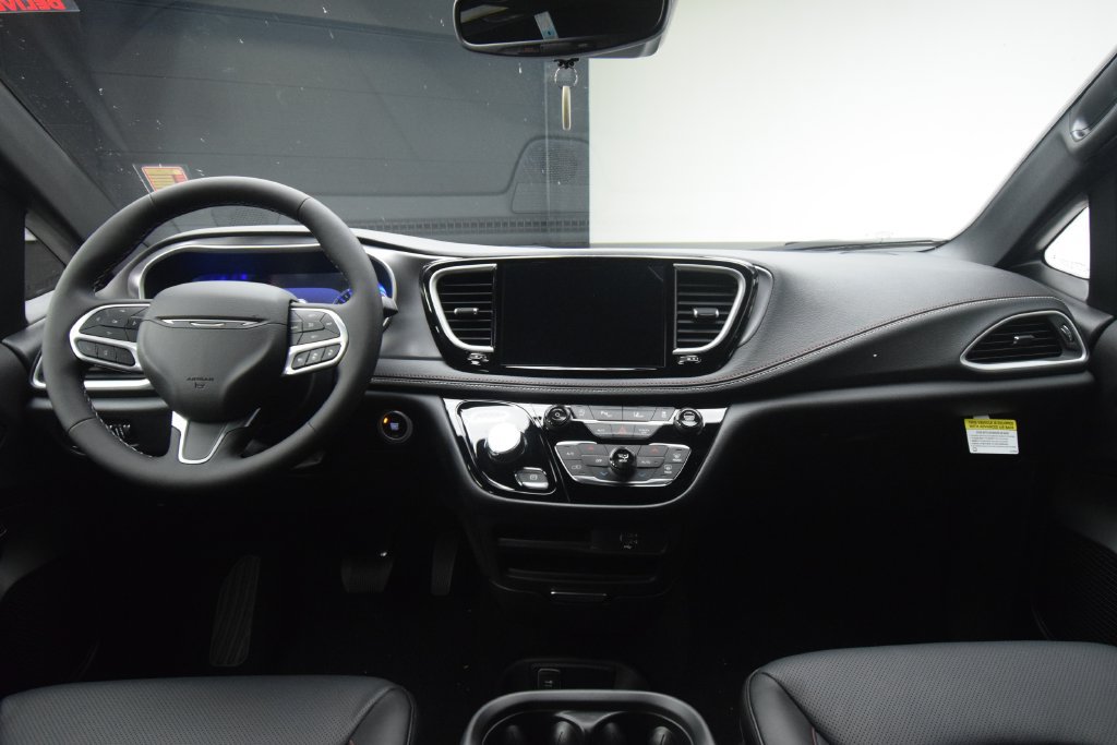 New 2027 Chrysler Pacifica Select FWD image 35