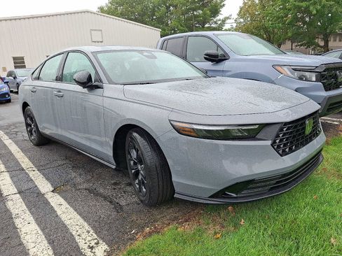 New 2025 Honda Accord SE image 1