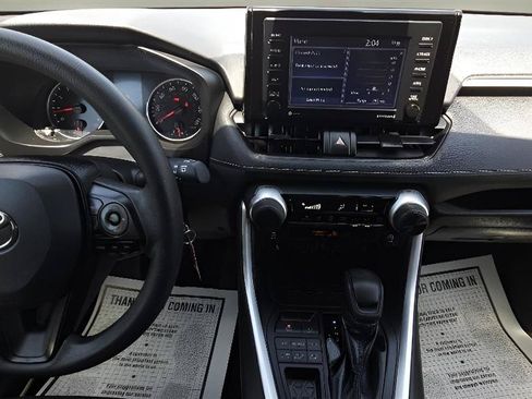Used 2021 Toyota RAV4 LE AWD/4WD image 15
