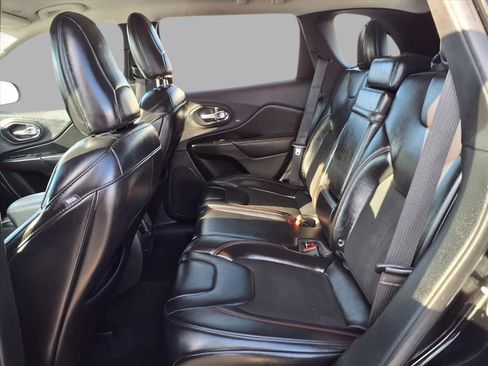 Used 2019 Jeep Cherokee Trailhawk w/ Cold Weather Group image 22