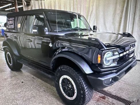 Used 2024 Ford Bronco Outer Banks w/ Sasquatch Package AWD/4WD image 3