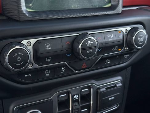 Used 2021 Jeep Gladiator Rubicon AWD/4WD image 15