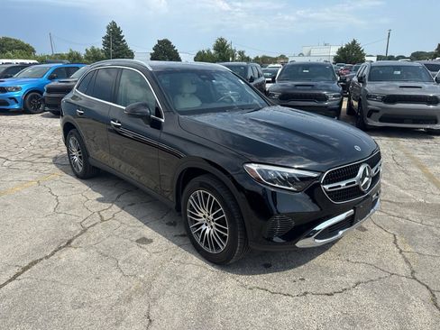 Used 2024 Mercedes-Benz GLC 300 4MATIC image 3