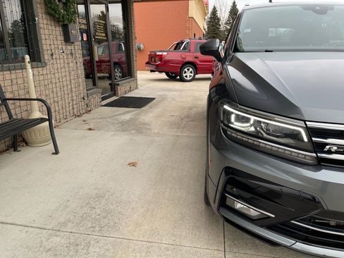 Used 2021 Volkswagen Tiguan SEL Premium R-Line image 6