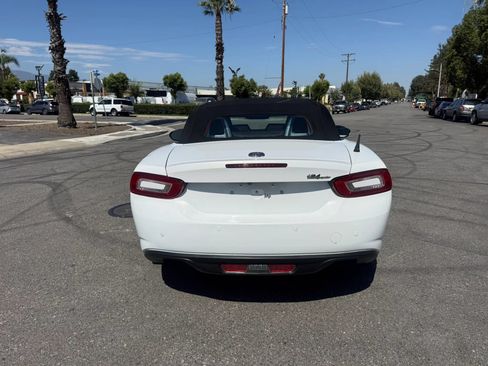 Used 2017 FIAT 124 Spider Lusso RWD image 6