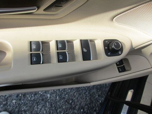 Used 2015 Volkswagen Eos Executive FWD image 23
