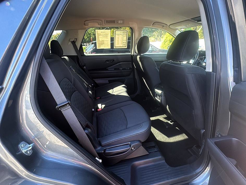 Certified 2025 Nissan Pathfinder SV FWD image 22